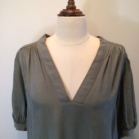 WITCHERY Womens Size 10 Green Blouse Short Sleeve Smock Top V Neck EUC - Picture 2 of 9